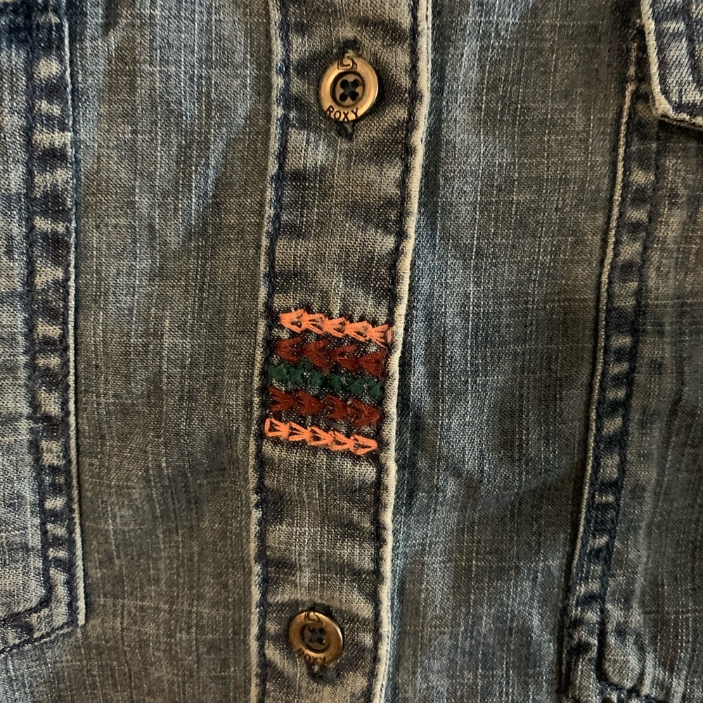 Embroidered Roxy Denim Beachy shirt - Picture 2 of 6